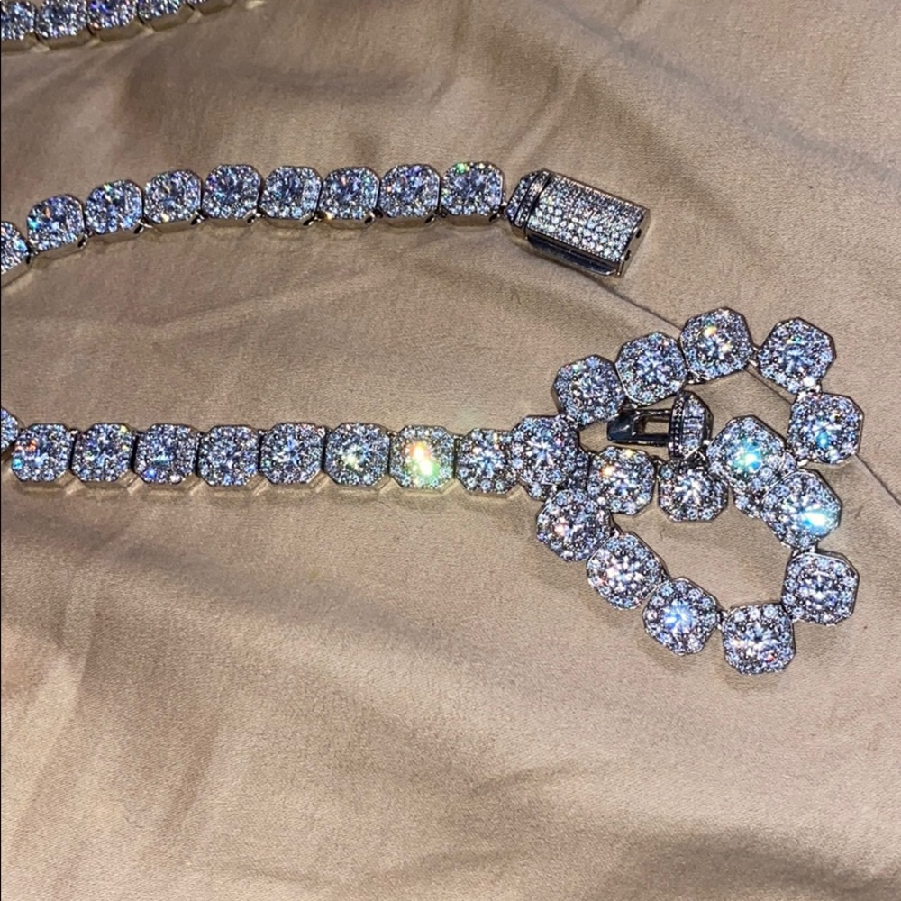 Clustered Diamond Tennis Chain White Gold
14k 18in - Picture 2 of 4